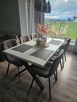 Jedálenský stôl-biely lesklý