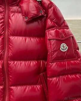 Moncler bunda cervena