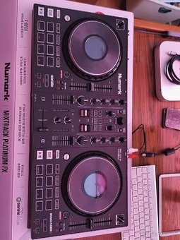 Numark Mixtrack Platinum FX