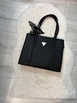 Cierna veľká kabelka guess