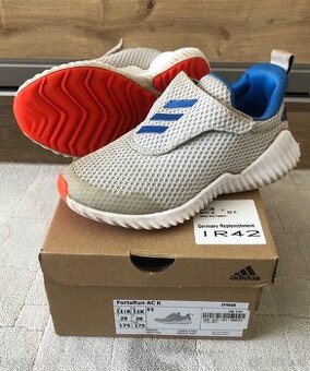 Botasky Adidas č.29, 30,5 a 31,5