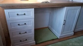 Royal písací stolík