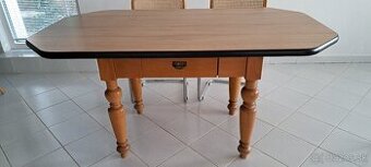 Jedálenský stôl + 4 stolicky