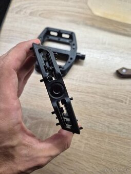 flat pedale Trek Line Elite cierne