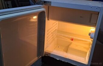 Darujem za flasku alku Chladnicku s Mraznickou