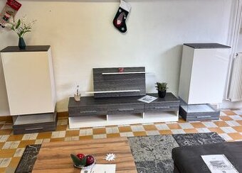 Obývacia stena – moderná (bielo / sivá)