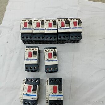 Motorovy spuštač s ochranov