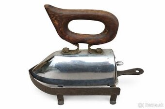 Stará žehlička poniklovany model, zachovala rukojet + podlož