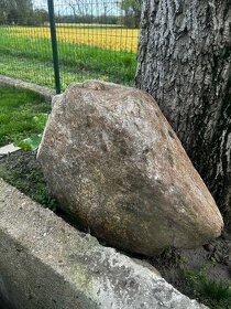 Okrasný kameň do skalky