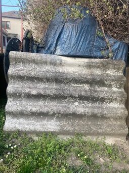 Darujem za odvoz cementovo-azbestovú strešnú krytinu