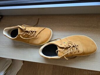 Barefoot be Lenka c. 46
