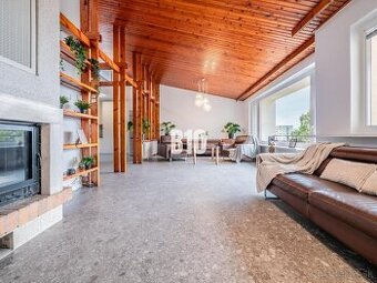 REZERVOVANÉ  5i RODINNÝ DOM (222m2) pri LESE s ÚCHVATNÝM VÝH