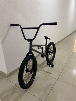 High-end BMX bike s top komponentmi