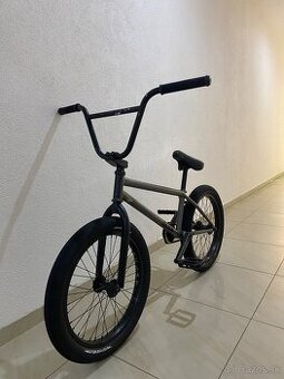 High-end BMX bike s top komponentmi