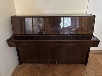 Piano Petrof