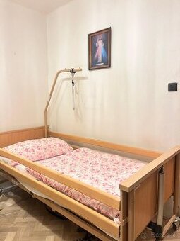 Elektricka polohovaci zdravotní postel Nitra