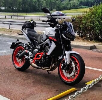 Yamaha MT 09 AKRAPOVIČ - 2020