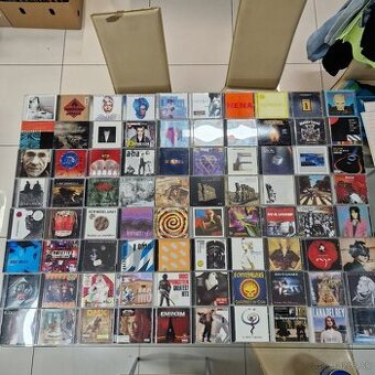 CD-čka...PLACEBO,MASSIVE ATTACK,DAVID BOWIE,NENA,PET SHOP BO