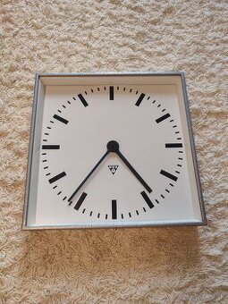 Pragotron C401 hodiny