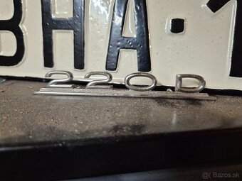 Emblém Mercedes 220D W115