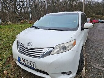 Predam toyota Sienna 2015