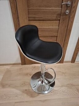 Barová stolička 1 kus