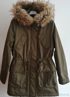 Pekná dámska bunda na zimu zn. RESERVED. Veľkosť S alebo 36