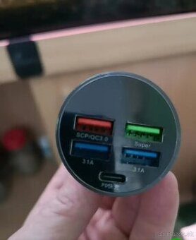 Nabíjačka na mobilný telefón do auta