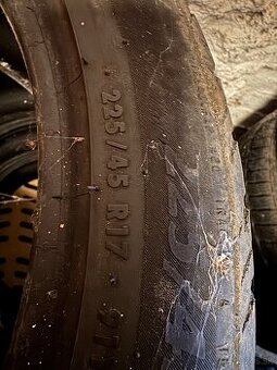 225/45 r17 letné na dojazd