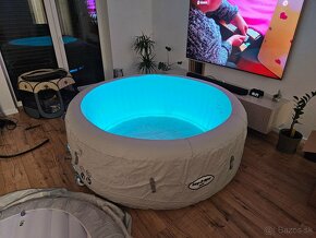 Bestway Lay-Z-Spa Paris vírivka + podlozka