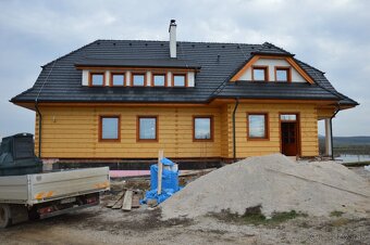 REALIZÁCIA STRIECH