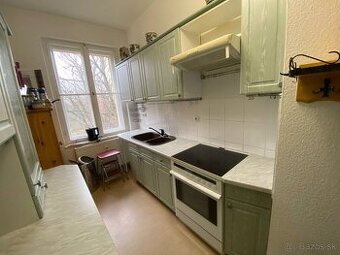 Moderná kuchynská linka so sporebičmi