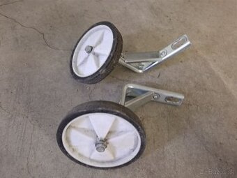 =Pomocné kolieska na bicykel=