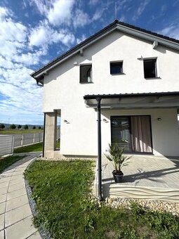 Predaj 3-izbový dom Slovenský Grob - 1