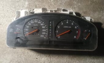 Budíky Mitsubishi Galant 2,5 v6 automat 120kw pred facelift