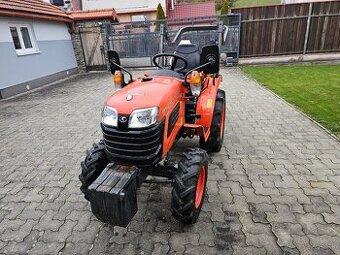 Predam traktor Kubota B1 121