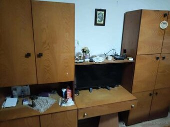 Darujem starú obývaciu stenu