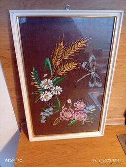 Obrazy a vaza taniere na stenu