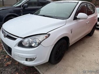 Rozpredam Hyundai i30 I HB 1.4 G4FA