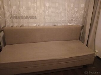 Rozkladací gauč s úložným priestorom