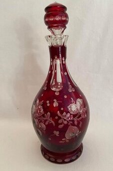 Fľaša brúsené rubínovú sklo