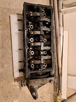 Renault Clio 2.gen. 1,2 8V - hlava valcov