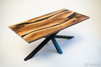 Luxusný jedálenský stôl - Orechový masív & Čierny epoxid