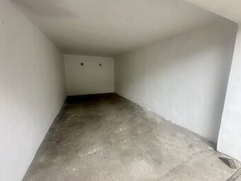 Garáž 21 m2 v meste Galanta, pri parku. 21.500 €