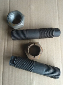 Skrutky, matice pre buldozér