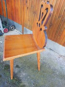 Drevene stoličky - vyrezávané