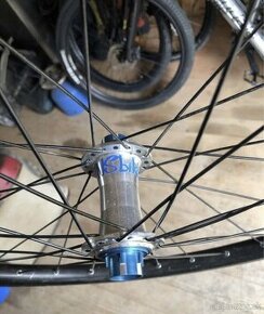 Vypletené koleso s nábojom NS Bikes Rotary