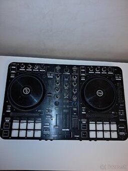 Dj konzola mixars serato