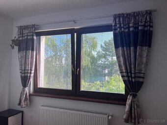 Zatemňovacie závesy s dvojitou tyčou