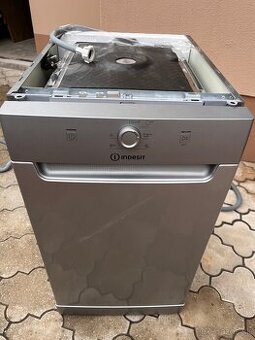 Umývačka riadu Indesit DSFE 1B10 S